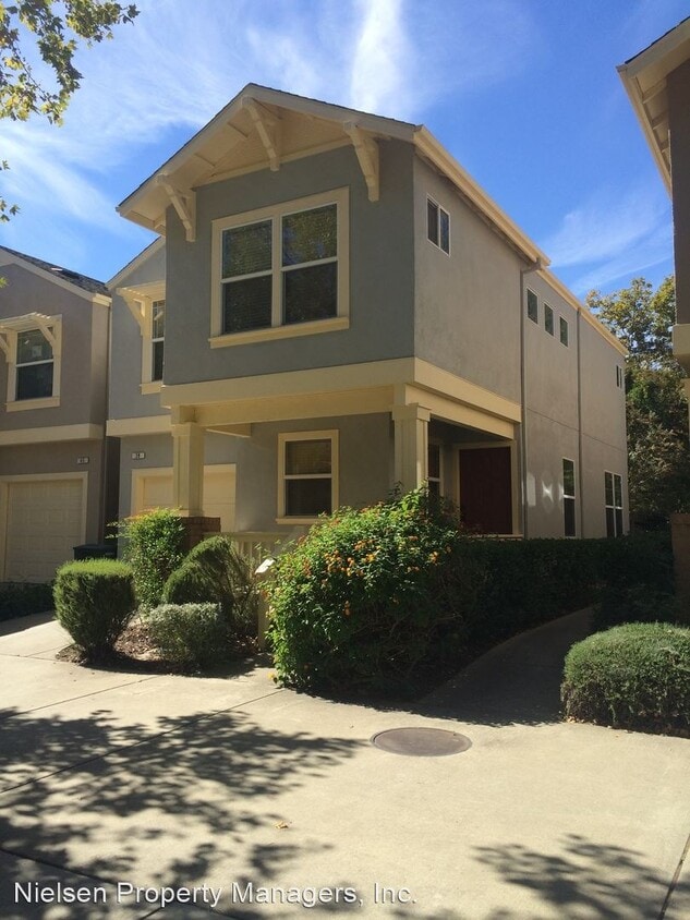 Primary Photo - 3 br, 2.5 bath House - 39 Metro Lane