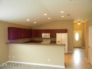 Kitchen with breakfast bar - 831 Angela Ave