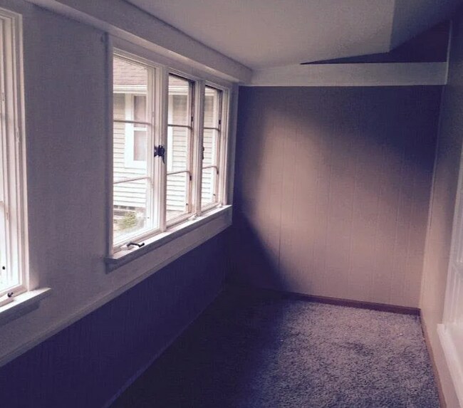 Foto del edificio - Cozy 2-Bedroom Home with Basement & Off-St...