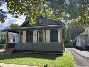 Building Photo - 729 Otisco St