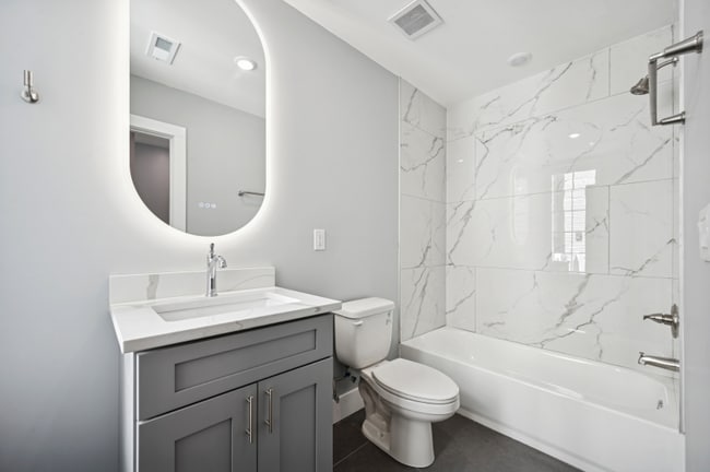 Building Photo - 707 W Cumberland St