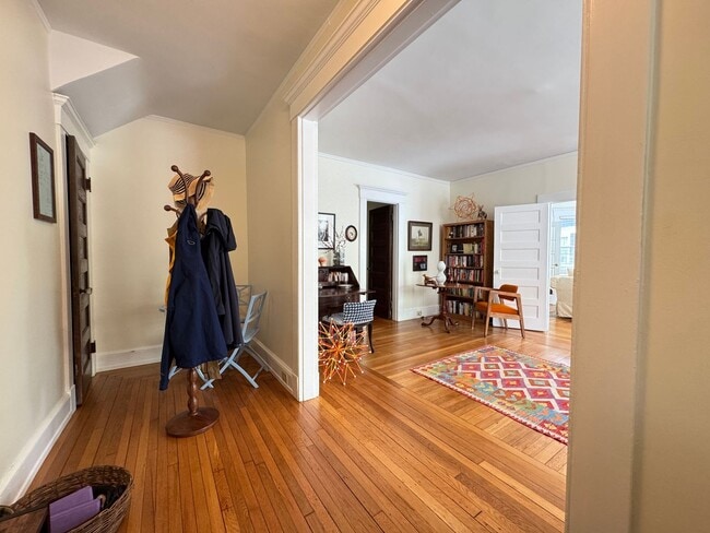Foto del edificio - Spacious 2-Bedroom, 2-Bath in East Rock – Newly Renovated!