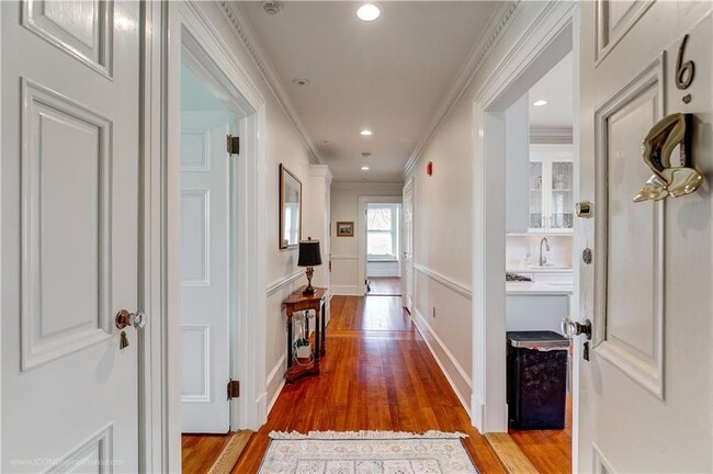 Building Photo - 1 Oakwood Terrace