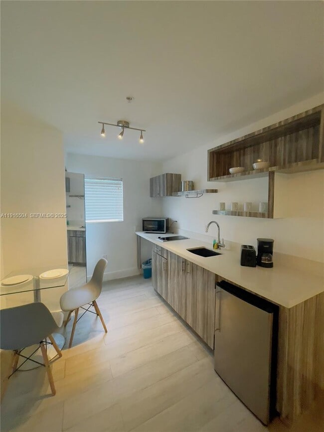 Building Photo - 8320 Harding Ave