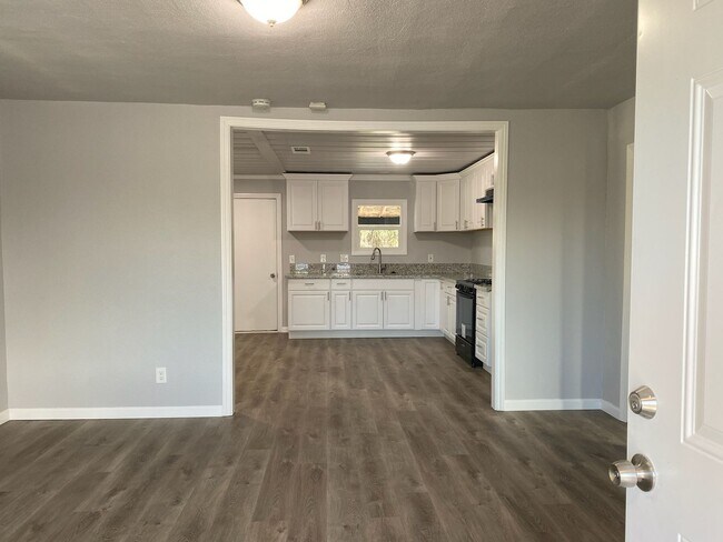 Foto del edificio - 500 W. LERDA AVE - 2 BEDROOM 1 BATHROOM - ...