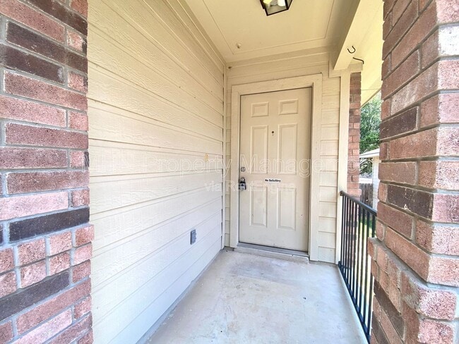 Foto del edificio - 6637 Charles Field