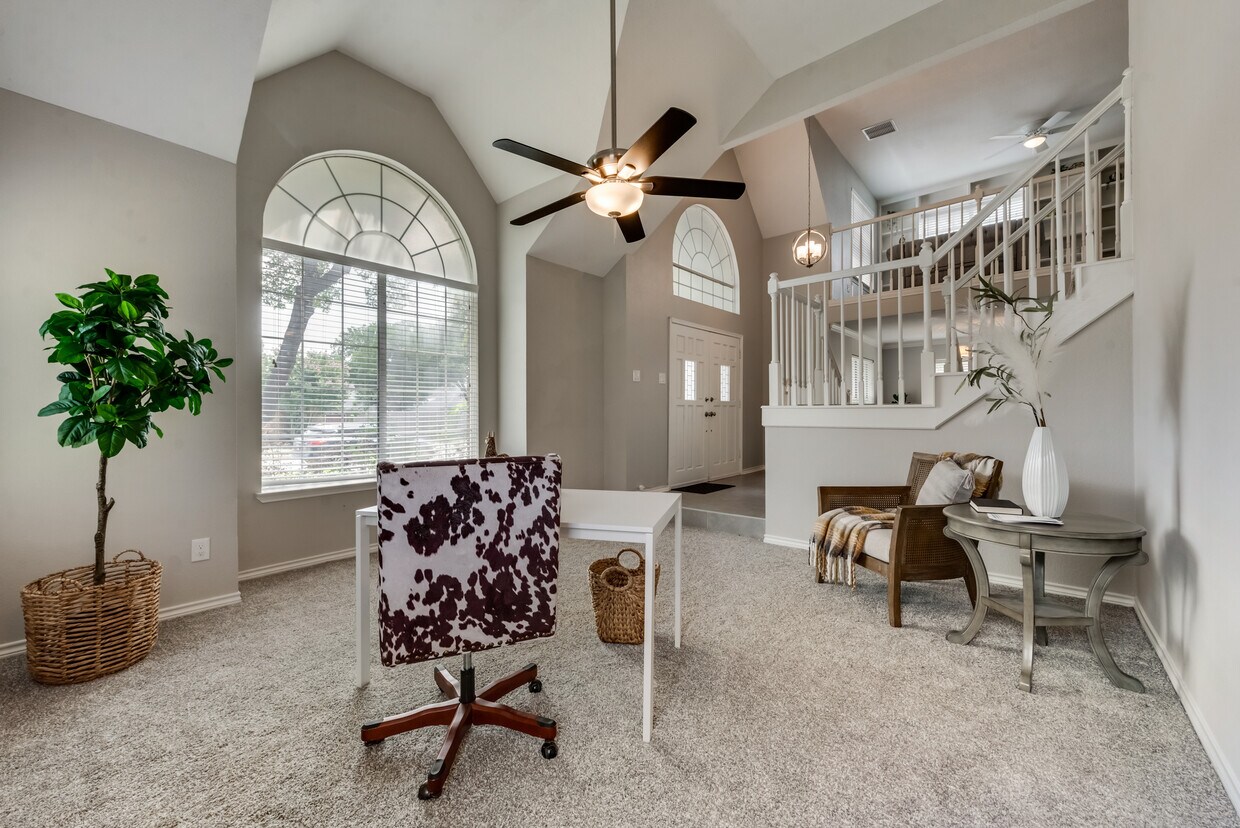 Primary Photo - 4231 Crestedge Dr