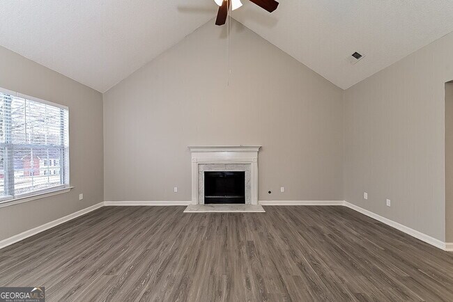 Foto del edificio - 1205 Redbud Ct