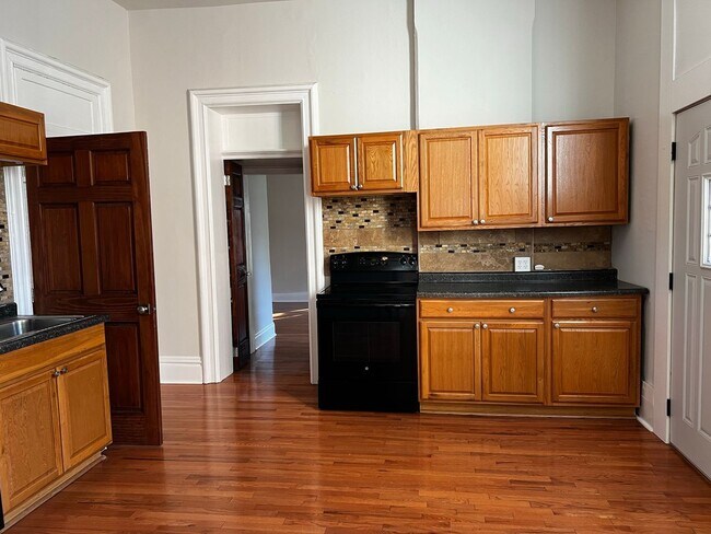 Building Photo - 81 Park Ave