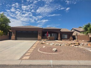 Building Photo - 2121 Desert Lakes Dr