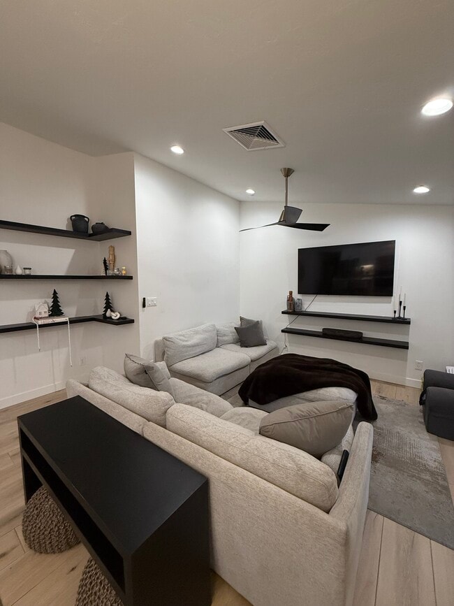 Foto del edificio - 948 E Grandview St