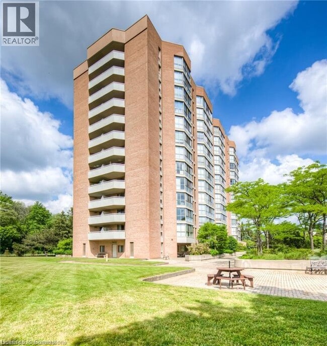 Building Photo - 265 Westcourt Pl