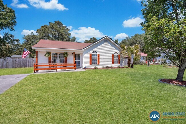 Foto del edificio - Charming 3-Bed, 2-Bath Home in Historic Be...