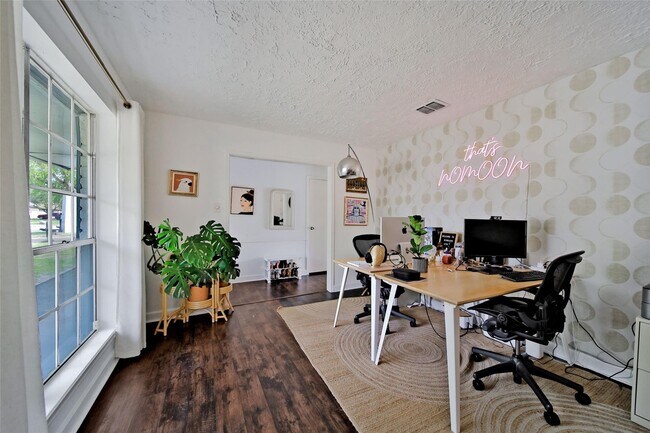 Building Photo - 323 Gentilly Dr