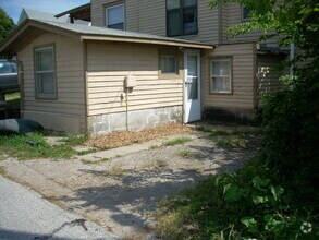 Building Photo - 108 S College St