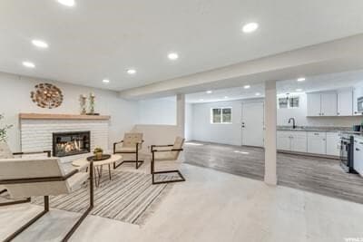 Building Photo - 1548 E Kings Row Dr