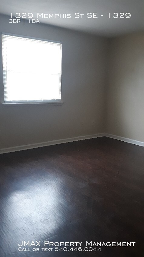 Building Photo - 3 Bedroom Ground Floor Unit