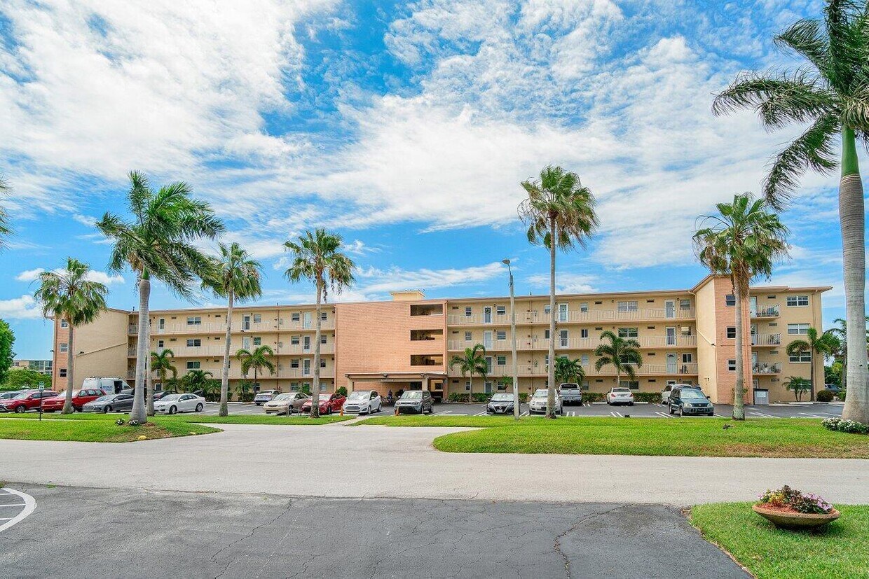 Foto principal - 2615 NE 1st Ct
