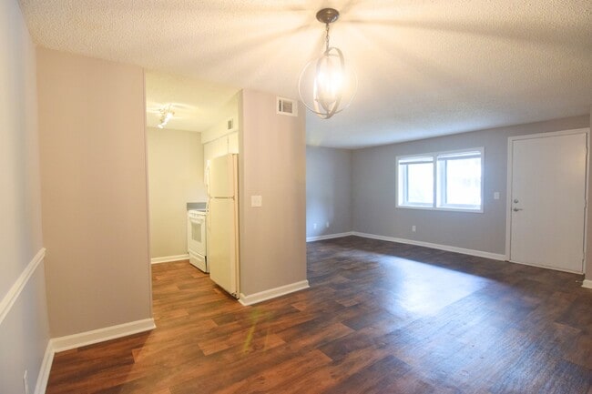 Building Photo - 2929 Selena Dr