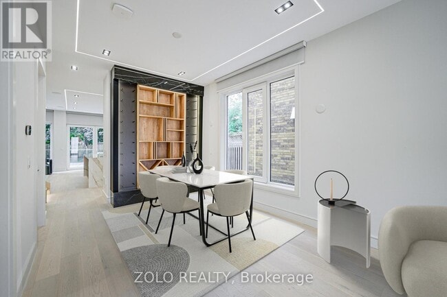 Photo du bâtiment - 151 Dewbourne Ave