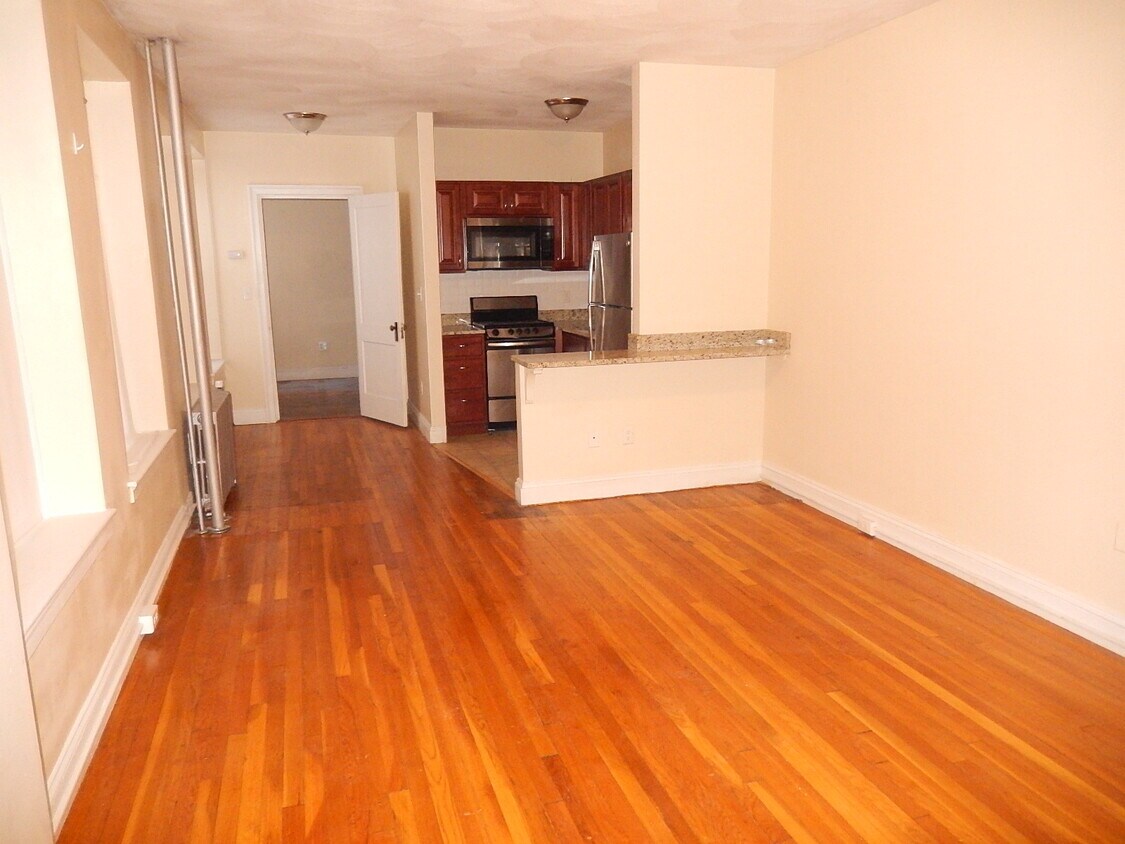 Building Photo - 16 Craigie St