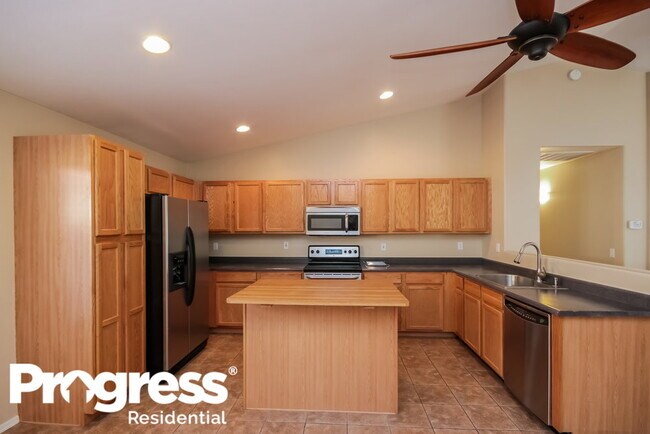 Building Photo - 4020 S Summer Ct