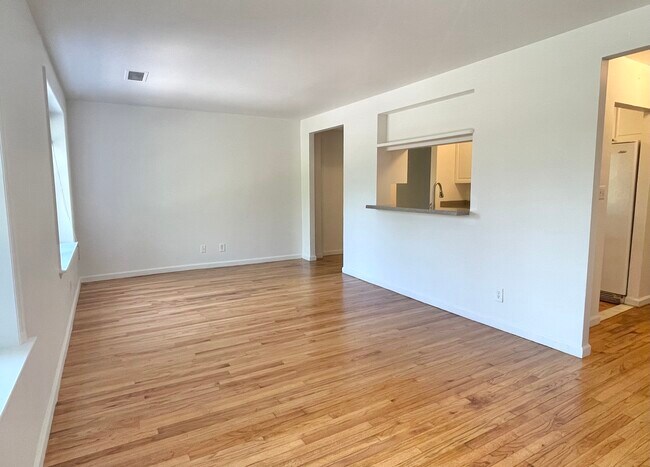Building Photo - 3251 Riverdale Ave