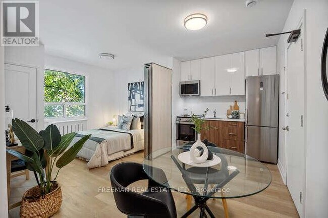 Building Photo - 134 Carlton St.