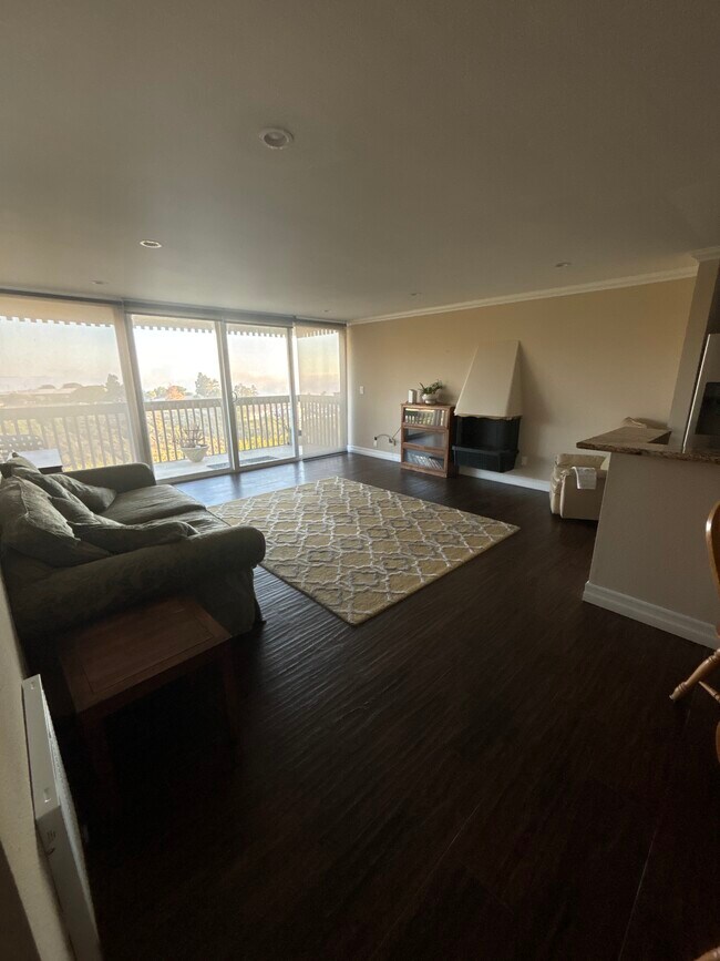 Foto del edificio - 6526 Ocean Crest Dr