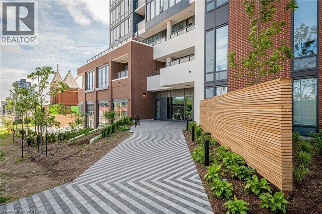 Photo du bâtiment - 5 Wellington St S