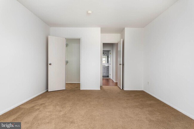 Foto del edificio - 802 Raintree Ln