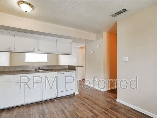 Foto del edificio - 427 Hollyvale Dr
