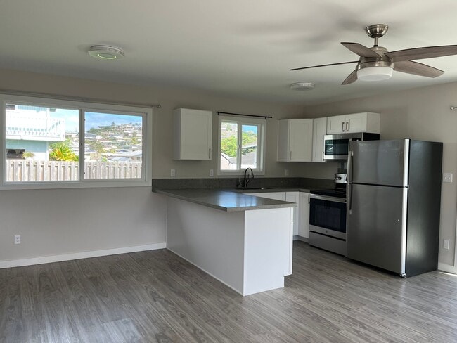 Building Photo - Kaneohe Duplex - Downstairs unit 2 bedrooms, 1.5 bath with 2 parking stalls - Avail now!