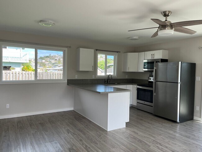 Foto del edificio - Kaneohe Duplex - Downstairs unit 2 bedrooms, 1.5 bath with 2 parking stalls - Avail now!