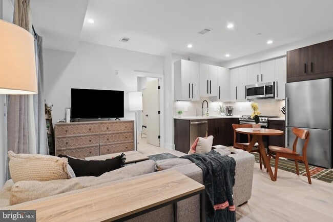 Foto del edificio - 3933 14th St NW