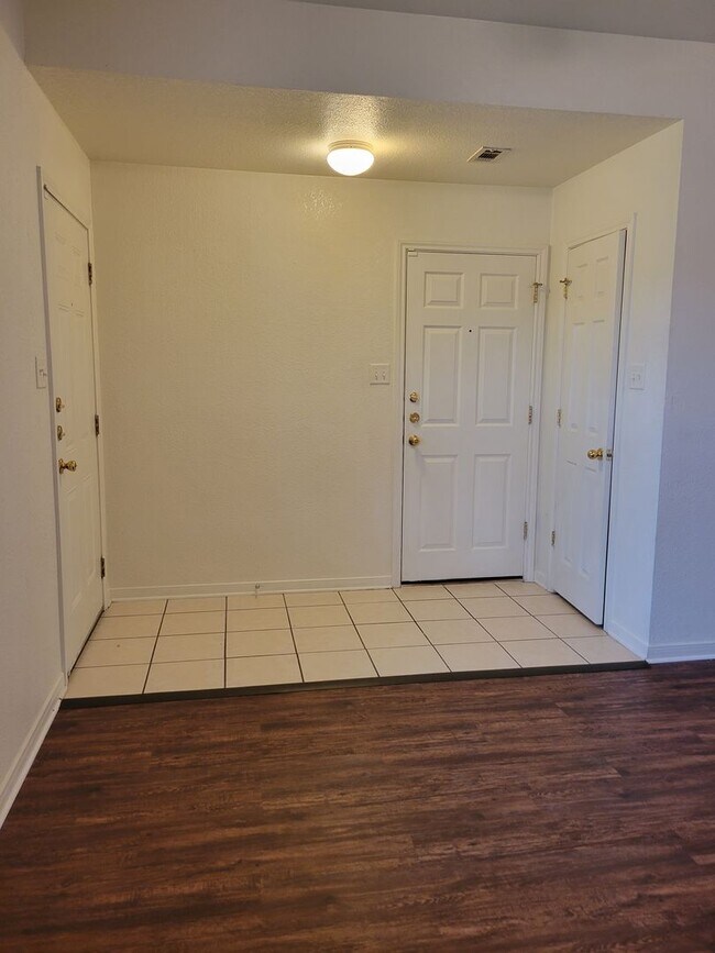Foto del edificio - HUGE 2 BEDROOM DUPLEX IN HARKER HEIGHTS!