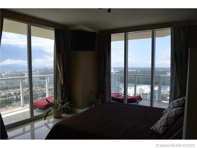 Building Photo - 16699 Collins Ave