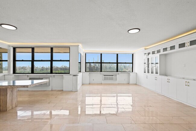 Foto del edificio - 7004 JFK Blvd E