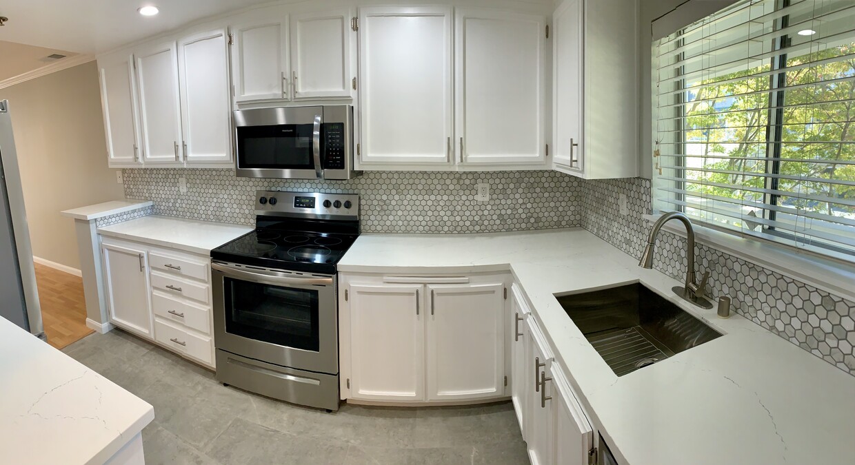 Kitchen from entry - 1340 Las Juntas Way