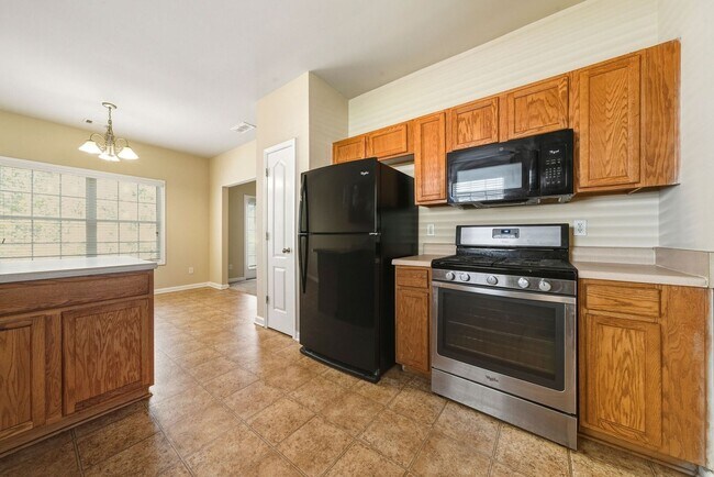 Building Photo - 4750 Ferncrest Pl