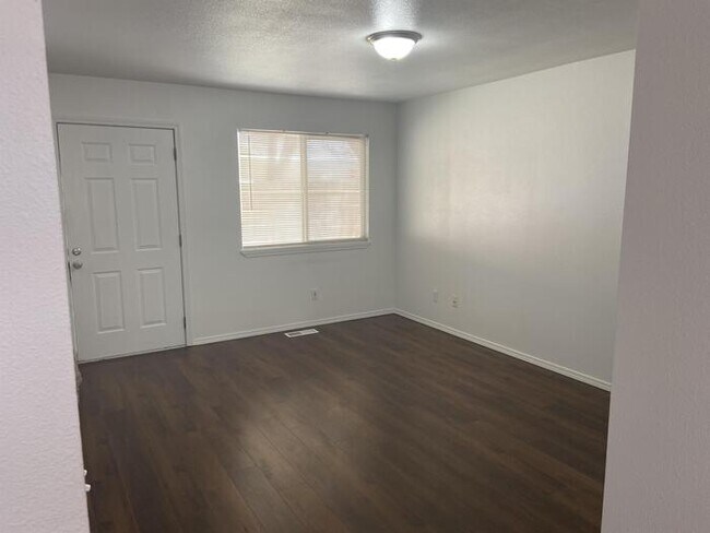Building Photo - 155 Dewey St