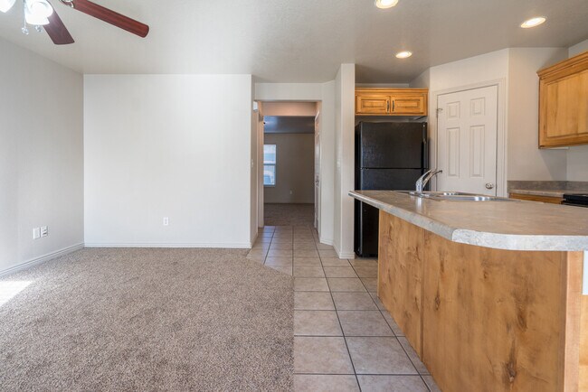Foto del edificio - 3155 S Hidden Valley Dr