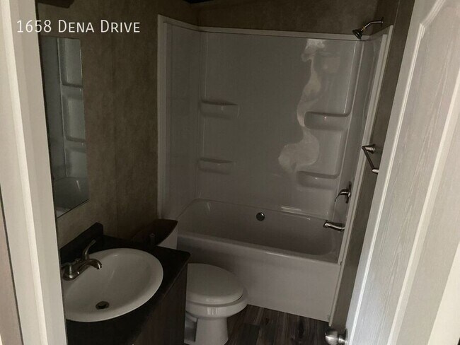 Building Photo - 1658 Dena Dr