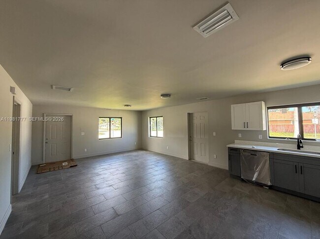 Building Photo - 2806 NW 9th Ct