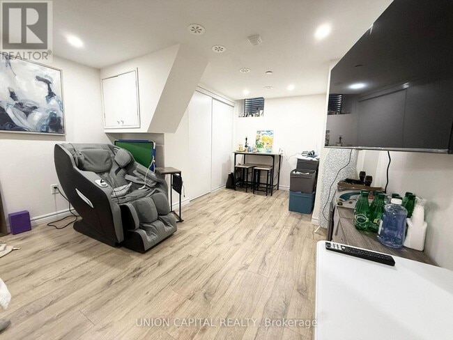 Building Photo - 3079 Pharmacy Ave