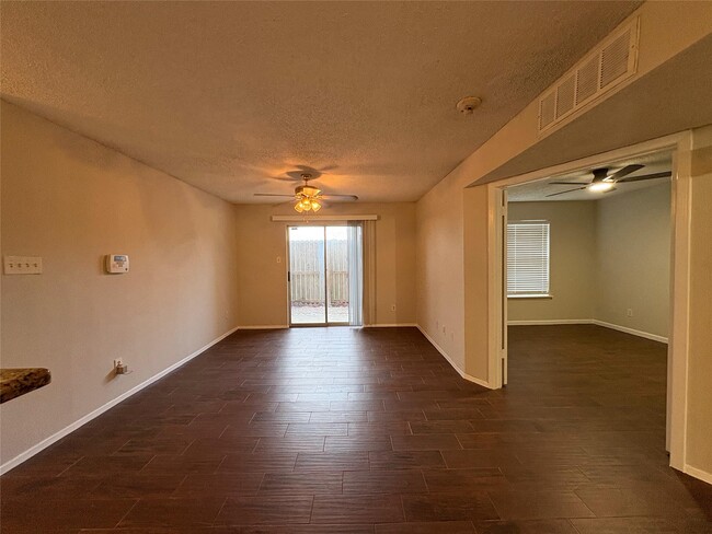Building Photo - 10555 Turtlewood Ct