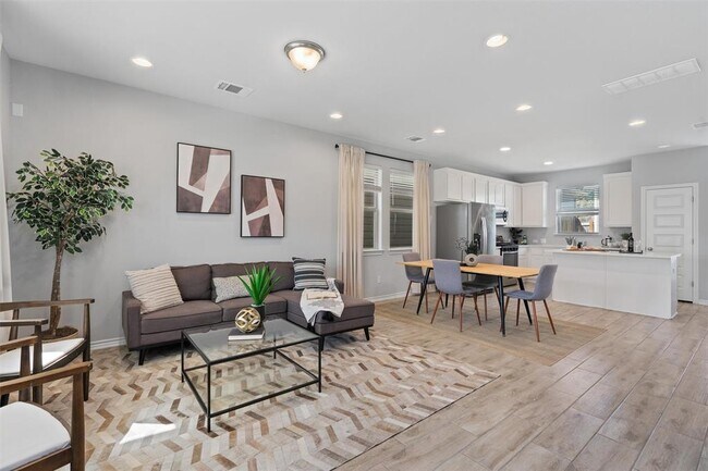 Building Photo - 1713 Yaupon Grove Ln