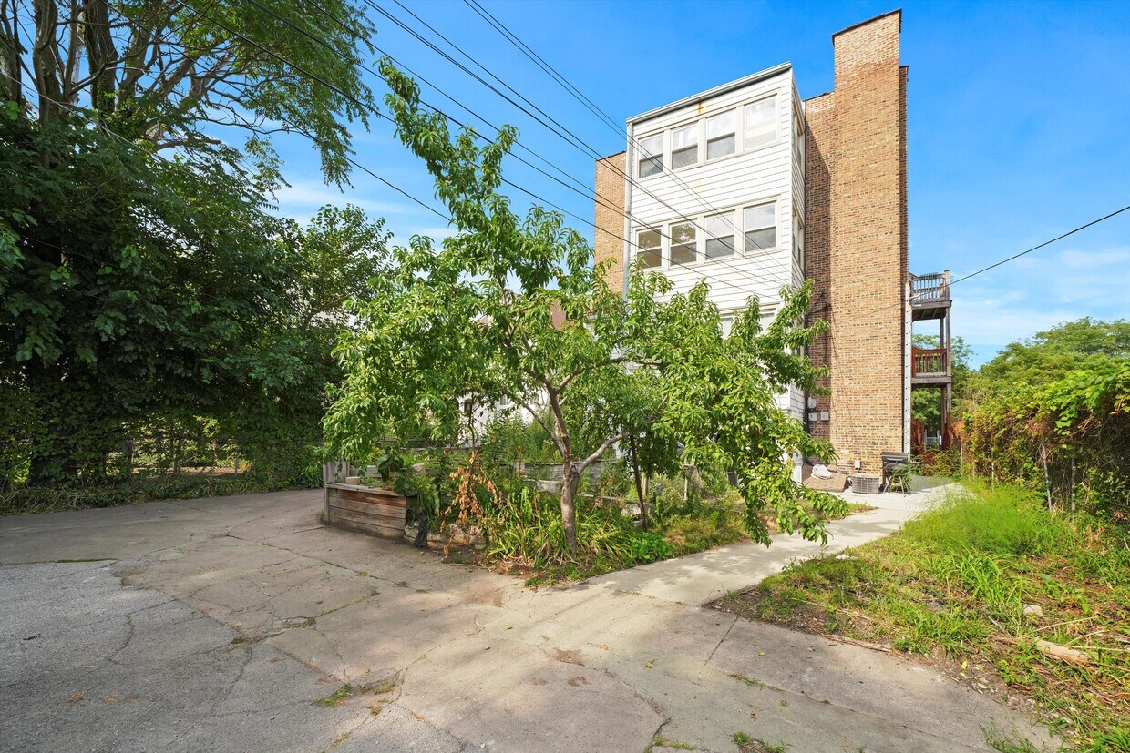 Foto del edificio - 7412 S South Shore Dr