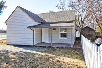 Building Photo - 404 N Findlay Ave