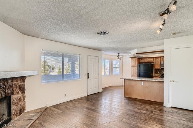 Building Photo - 1412 Oak Rock Dr
